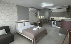 Avr Airport Deluxe Suites 6